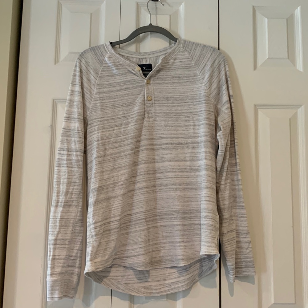 American Eagle; long sleeve Henley. Size Medium.